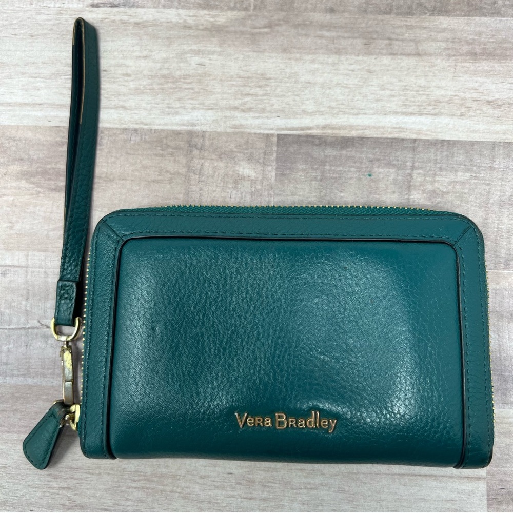 Vera Bradley the Grab And Go Wallet. Green Leather Wristlet. Card Organizer. Zip